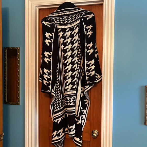 Calvin Klein asymmetrical sweater - Picture 4 of 4